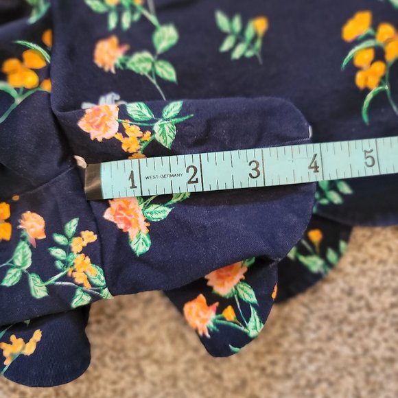 Crown & Ivy Shelby Floral Shorts Size 16 Scalloped - Picture 7 of 8